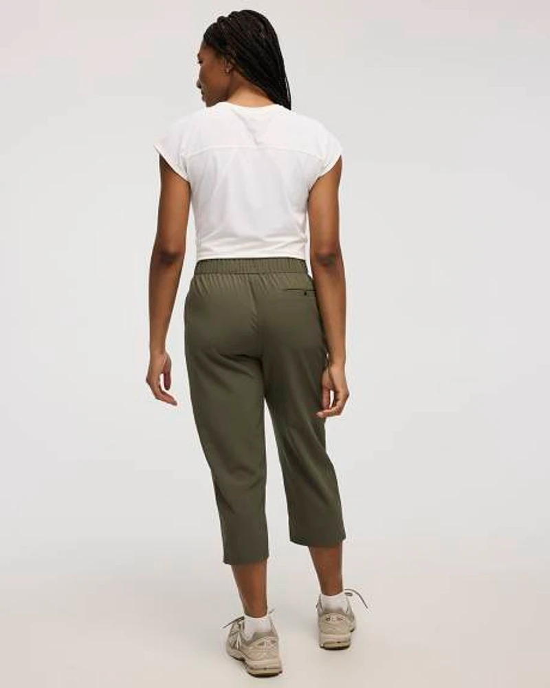 Textured Woven Capri Pant
