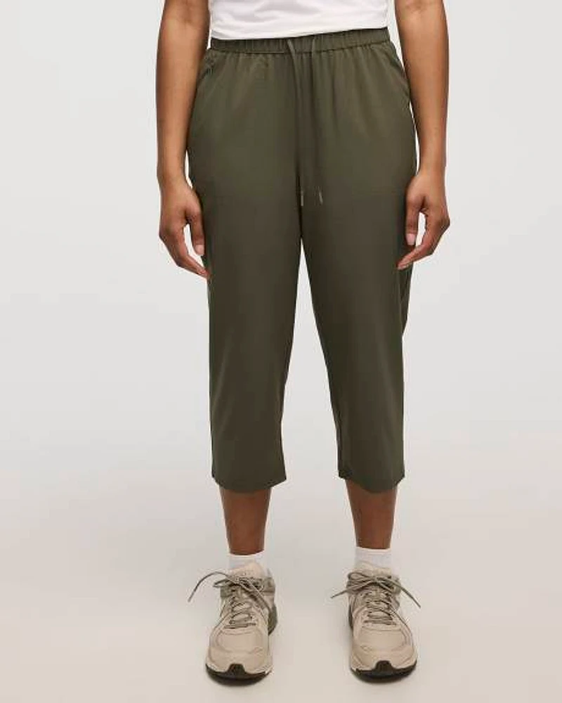 Textured Woven Capri Pant