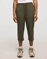 Textured Woven Capri Pant