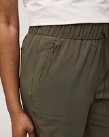 Textured Woven Capri Pant
