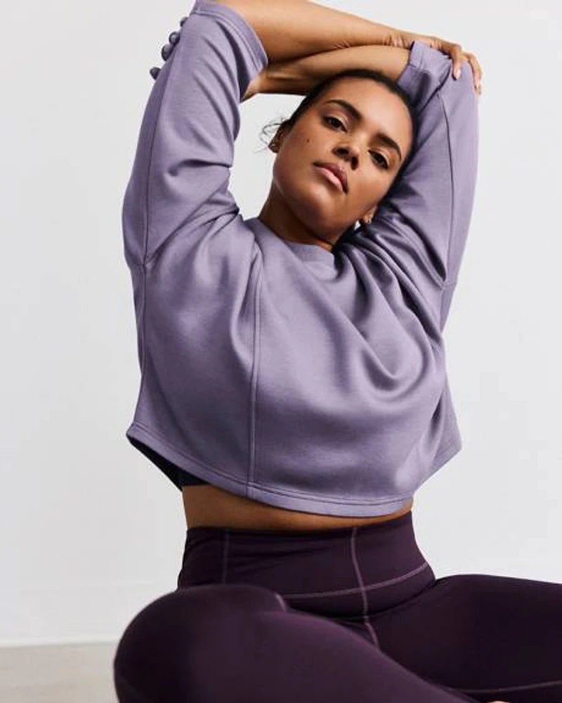 Cropped Long-Sleeve Crew-Neck Sweatshirt