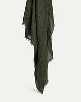 Foulard à bordures effilochées
