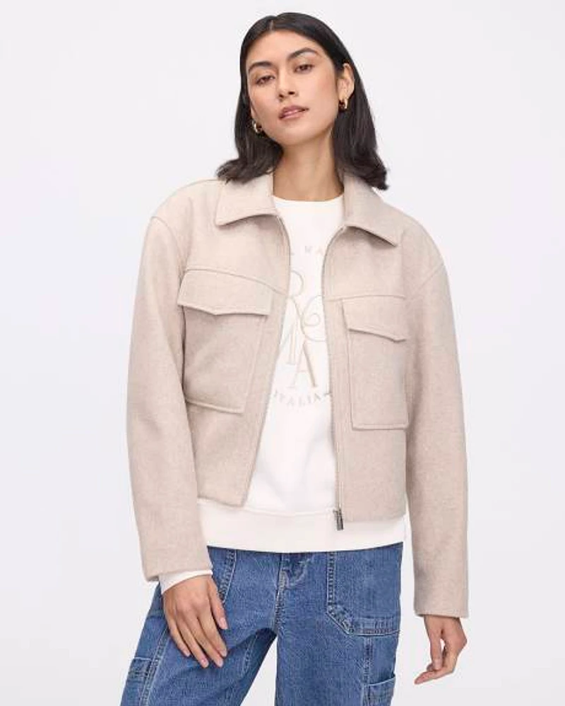 Manteau court en laine avec col chemisier