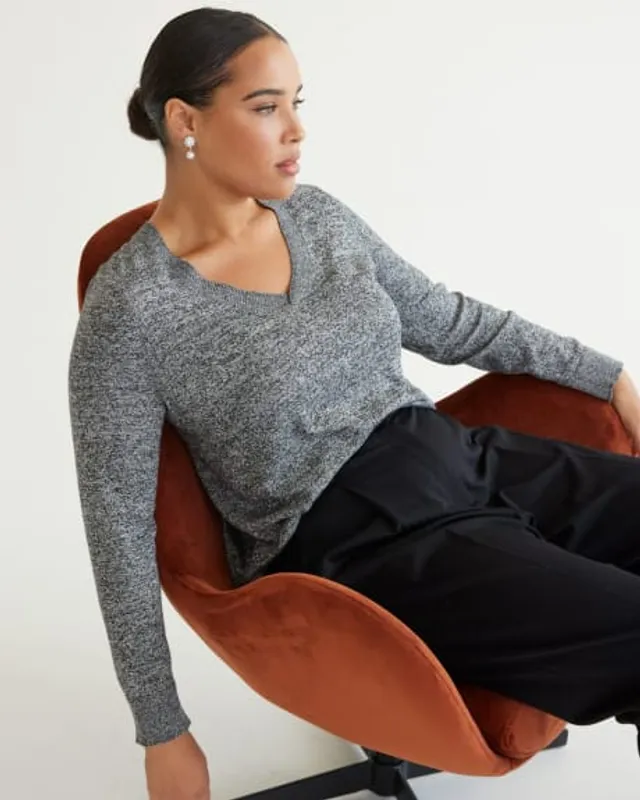 Long-Sleeve V-Neck Pullover, R Essentials