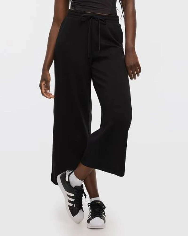 Pantalon court à jambe large en scuba