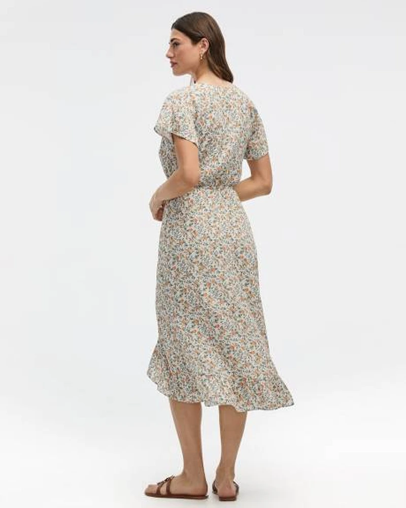 Robe midi à manches courtes et col V avec ourlet asymétrique