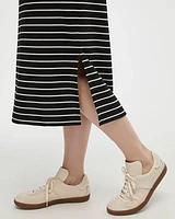 Robe midi rayée à manches très courtes et col rond