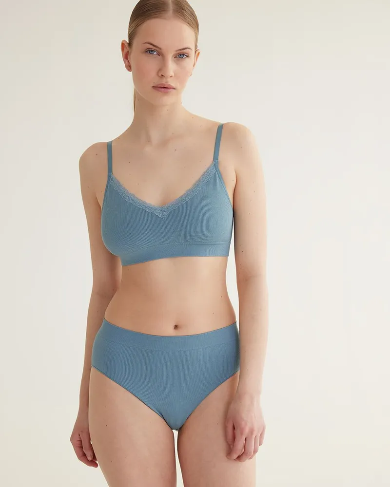 Reitmans Camille Ribbed Seamless Bralette with Lace Trim