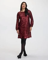 Robe droite en paillettes à manches longues avec boucle au dos