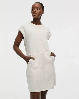 Robe à manches très courtes et col rond avec poches