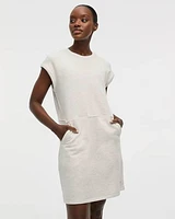 Robe à manches très courtes et col rond avec poches