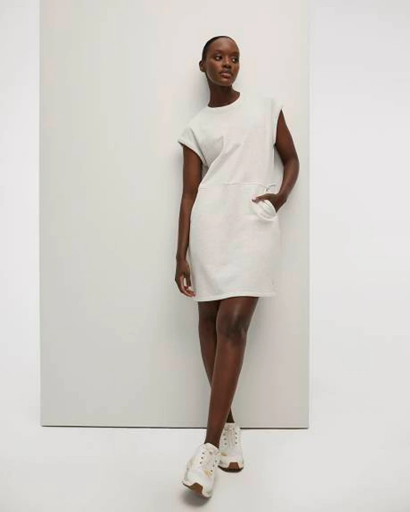 Robe à manches très courtes et col rond avec poches