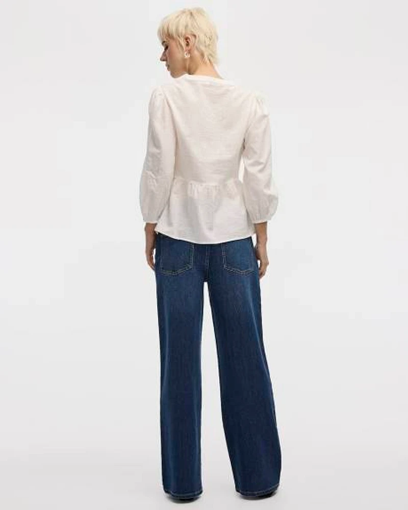 Blouse avec broderies à col fendu et manches bouffantes