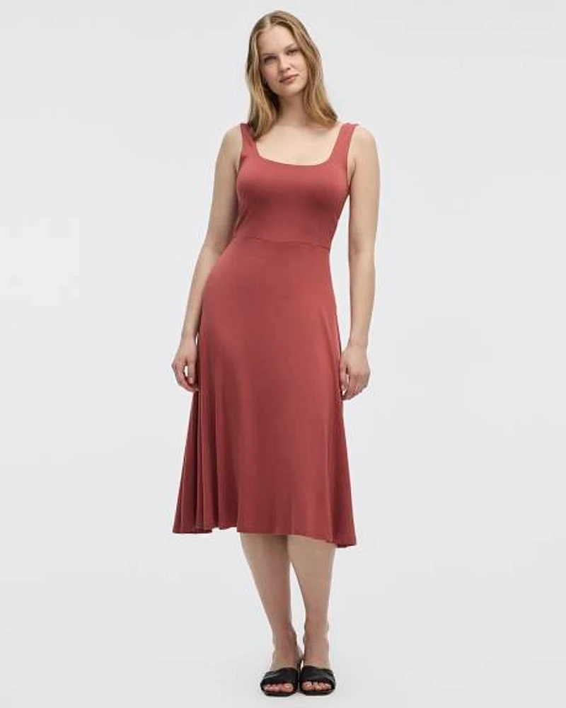 Robe midi sans manches avec col carré