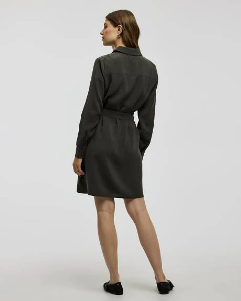 Robe boutonnée à manches longues avec poches utilitaires