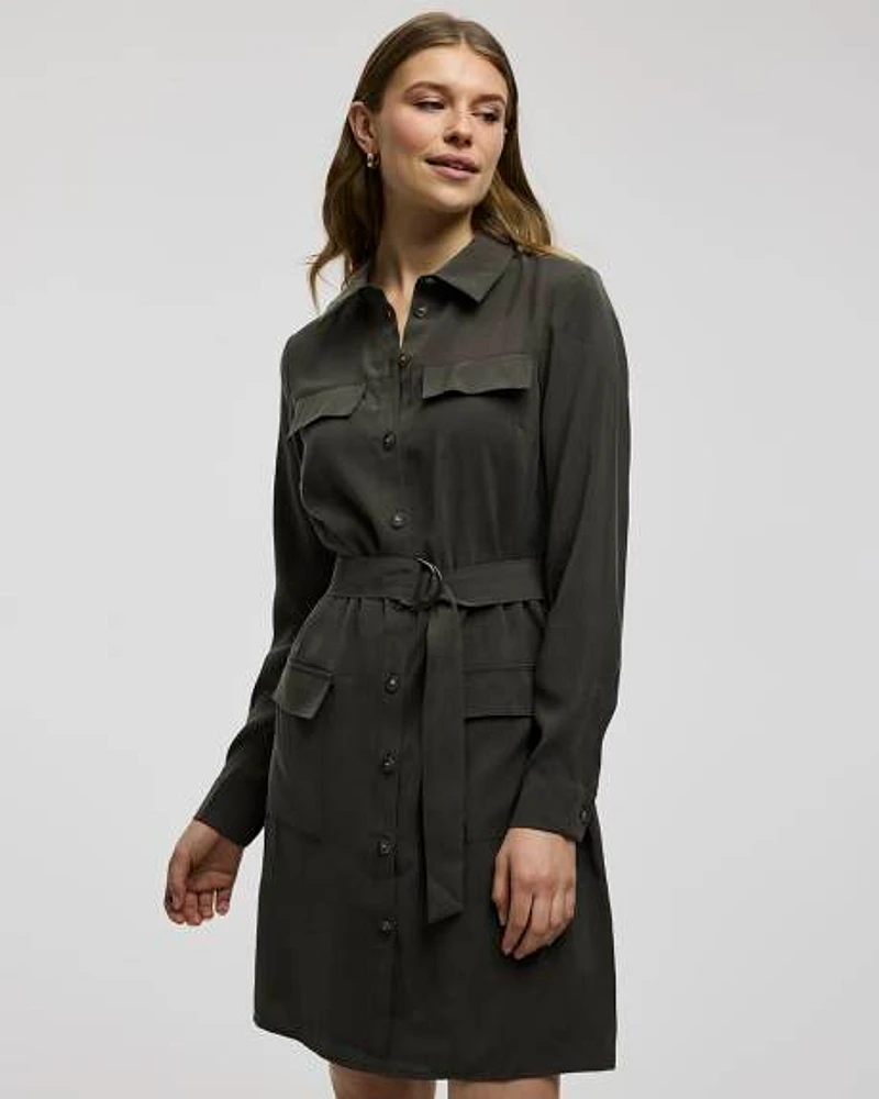 Robe boutonnée à manches longues avec poches utilitaires