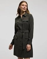 Robe boutonnée à manches longues avec poches utilitaires