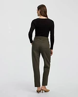 Pantalon à taille haute et jambe fuselée avec ceinture