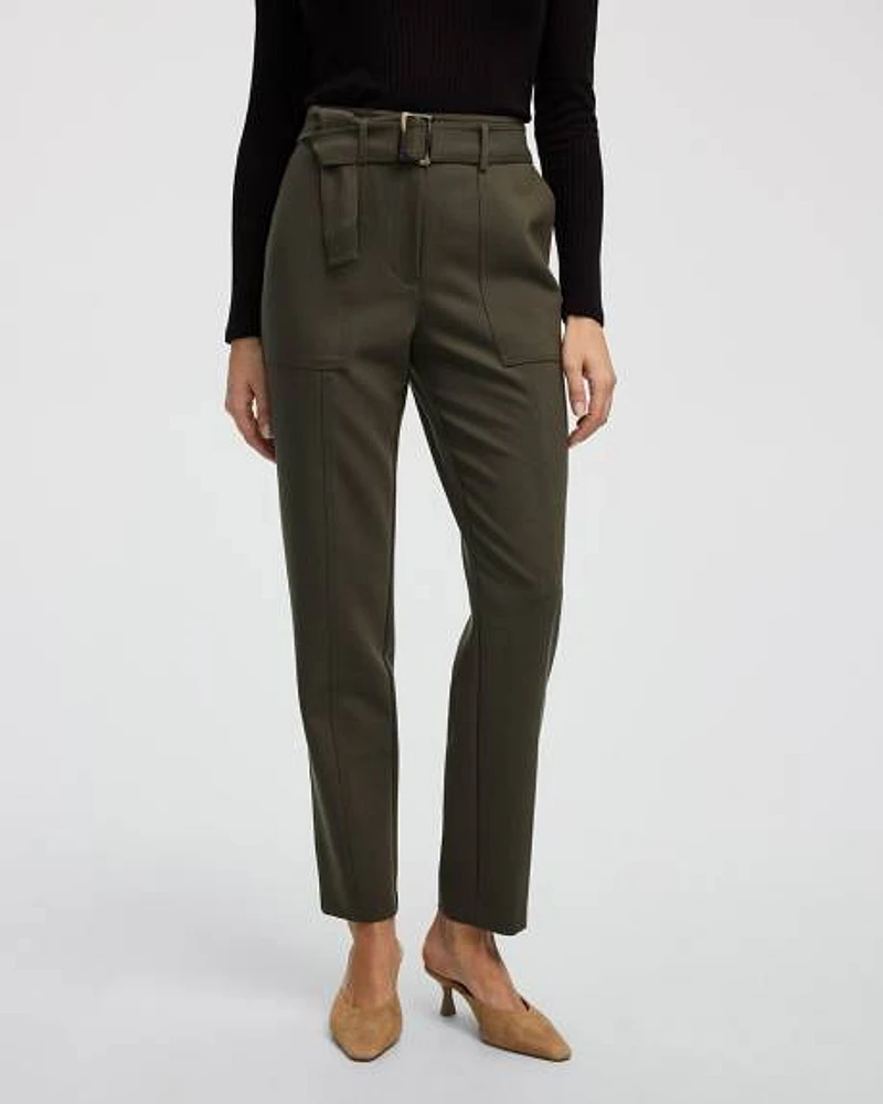 Pantalon à taille haute et jambe fuselée avec ceinture