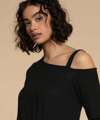 Knotted Hem Top with Cut-Out Shoulder Detail