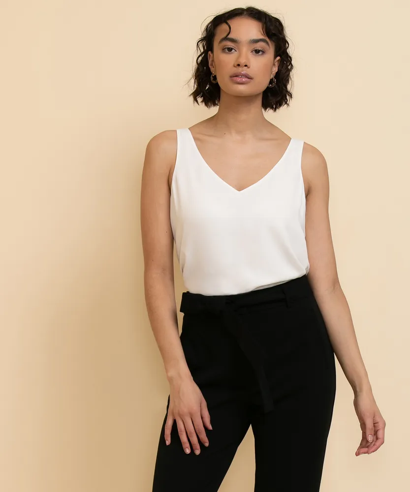 Vera Sleeveless 2-Layer Essential V-Neck Blouse