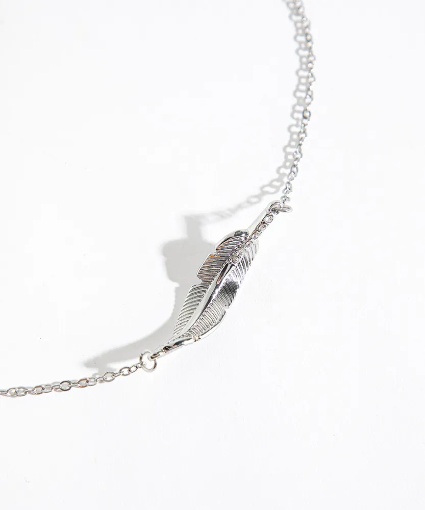 Twisted Leaf Pendant Necklace