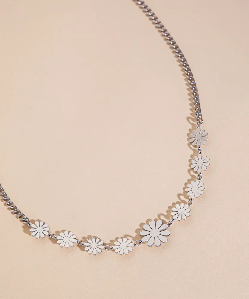 Short Metal Daisy Necklace