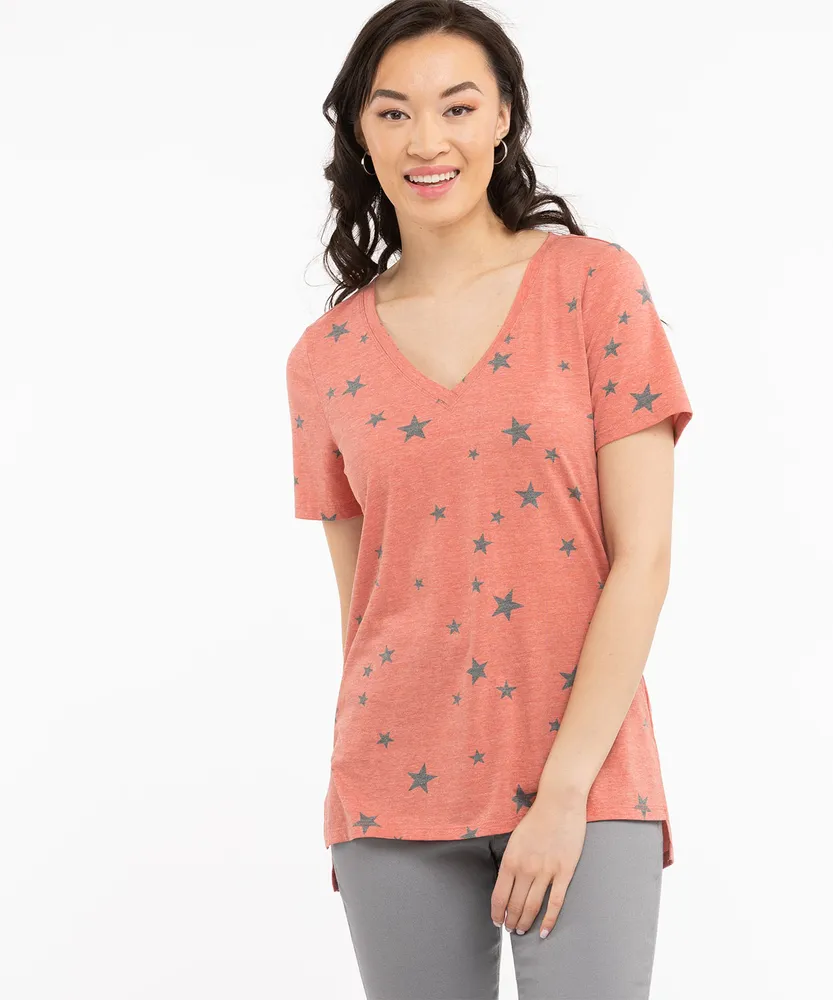 V-Neck Step Hem Tee