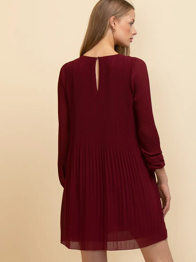 Scoop Neck Release Pleat Knee-Length Dress