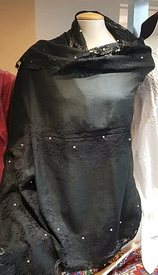Pure Cashmere Lace Trim Shawl black on Black with pearls
