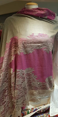 Pure Cashmere Lace Trim Shawl dusty rose/beige ombre with pearls