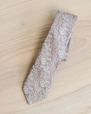 Skinny Tie with Floral Pattern