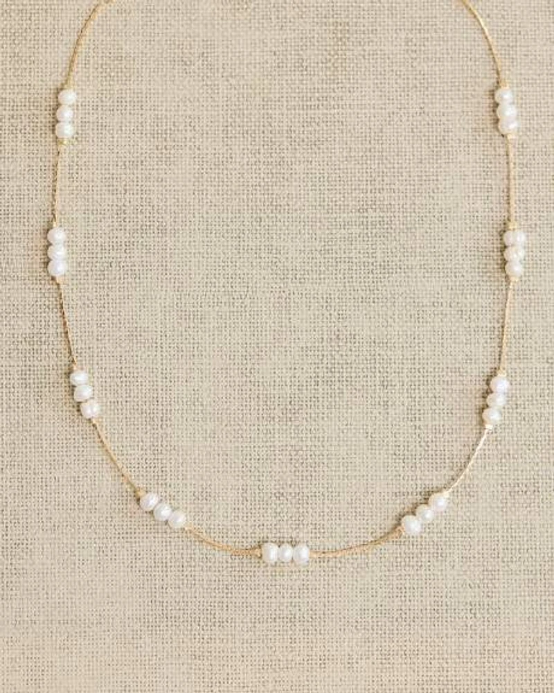 Short Necklace with Pearls