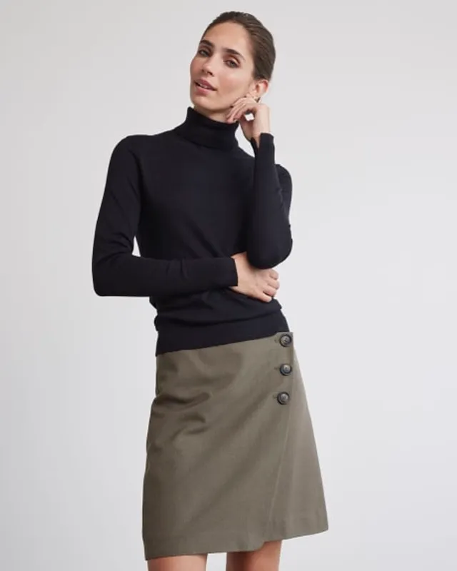Long-Sleeve V-Neck Cashmere-Blend Sweater