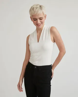 Basic Fitted Sleeveless V-Neck T-Shirt