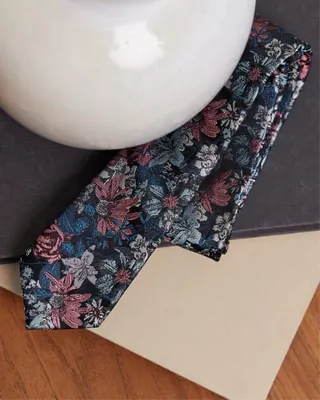 Cravate Étroite à Motif Floral