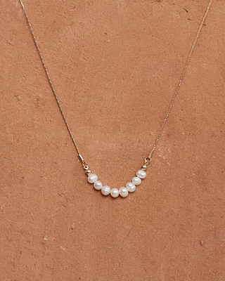 Short Necklace with Row of Pearls