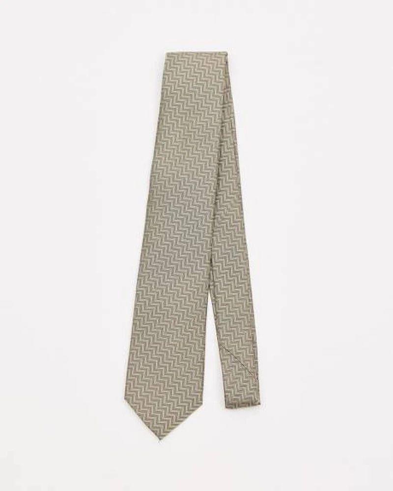 Regular Green Tie with Zigzag Pattern