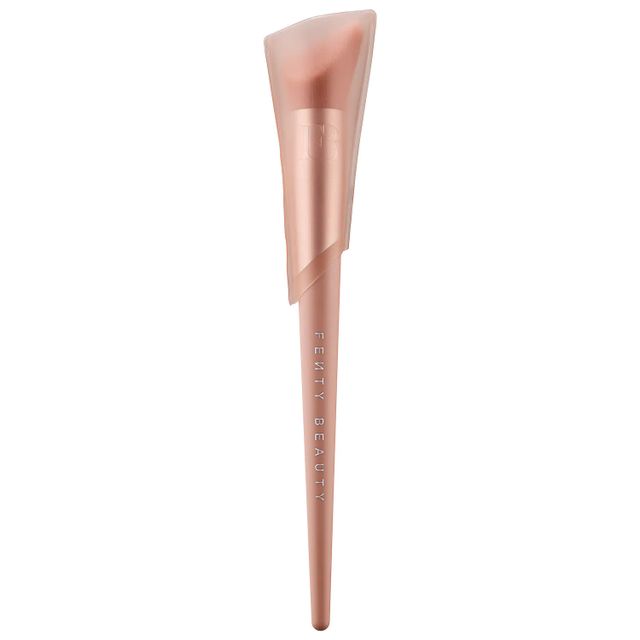 Cheek-Hugging Highlight Brush 120