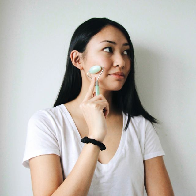 De-Puffing Jade Facial Roller