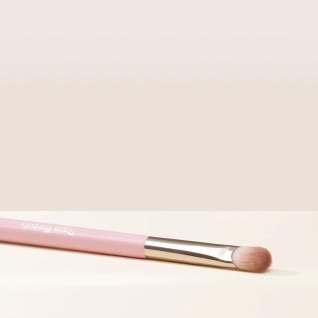 Stay Vulnerable All - Over Eyeshadow Brush