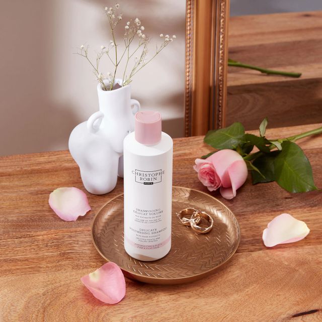 Volume Shampoo with Rose Extracts