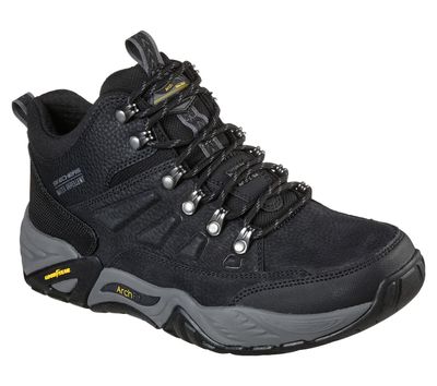 Relaxed Fit: Skechers Arch Fit Recon - Conlee