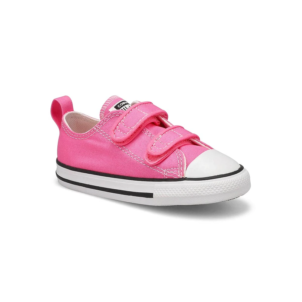 Infants' Chuck Taylor All Star V2 Canvas Sneaker