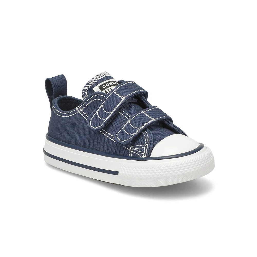 Infants' Chuck Taylor All Star V2 Canvas Sneaker