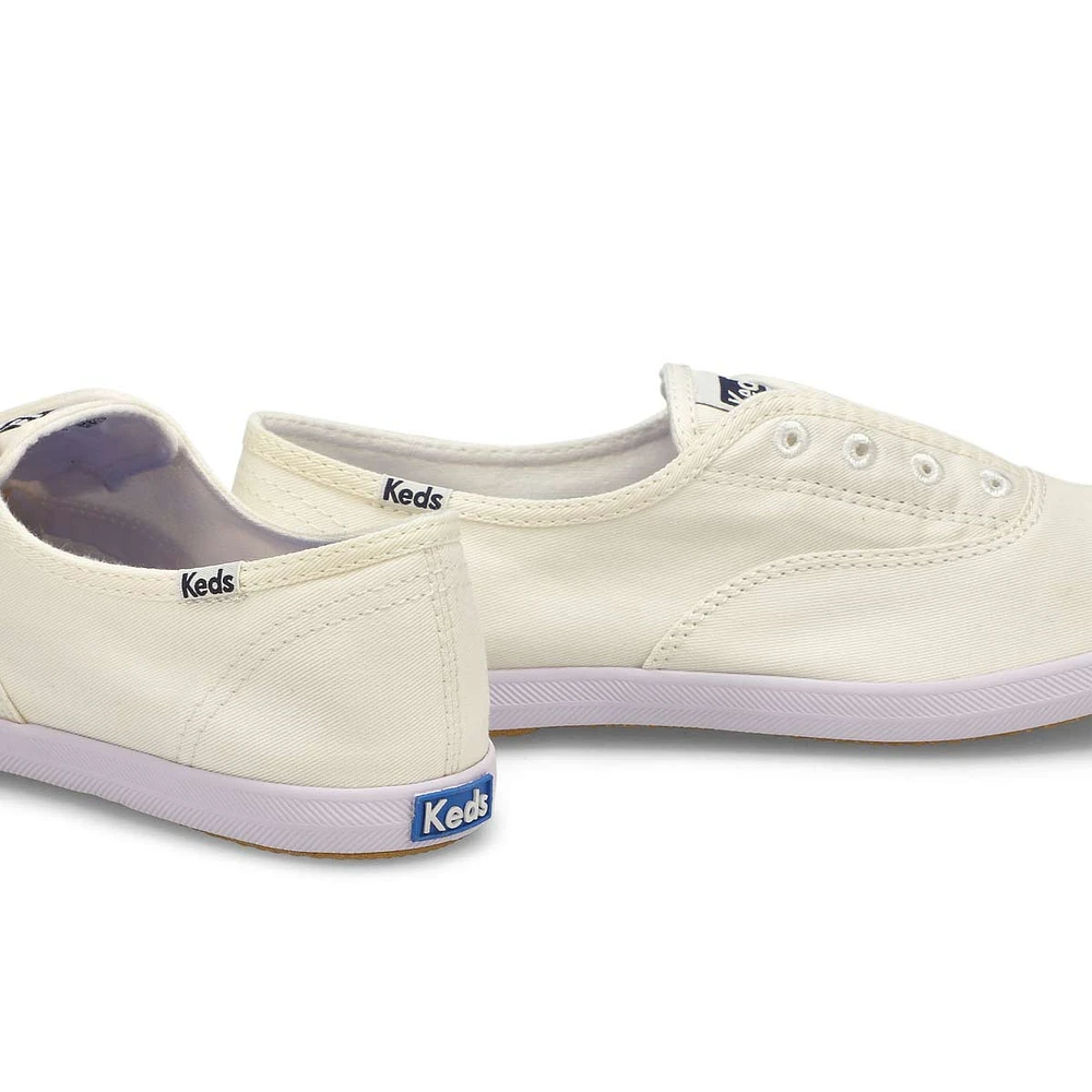 Women's Chillax Sneaker - White