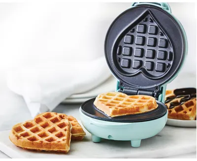 thinkkitchen Mini Heart-Shaped Waffle Maker