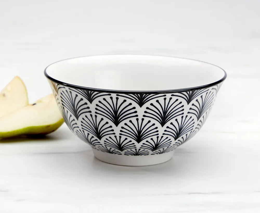 Peacock Bowl, Black and White