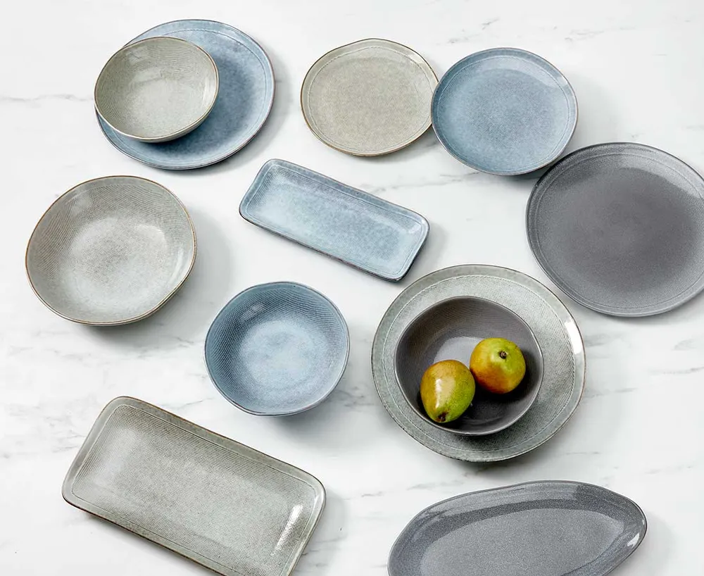 Linen Stoneware Leaf-Shaped Plate, Grey