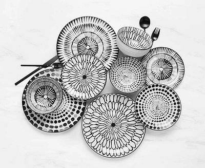 Gallery 18-Pc Dinnerware Set, Black and White